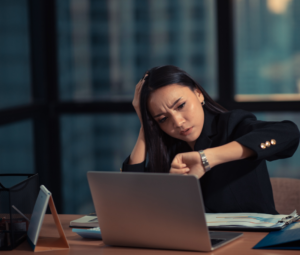 Unglücklich im Job wegen Überstunden